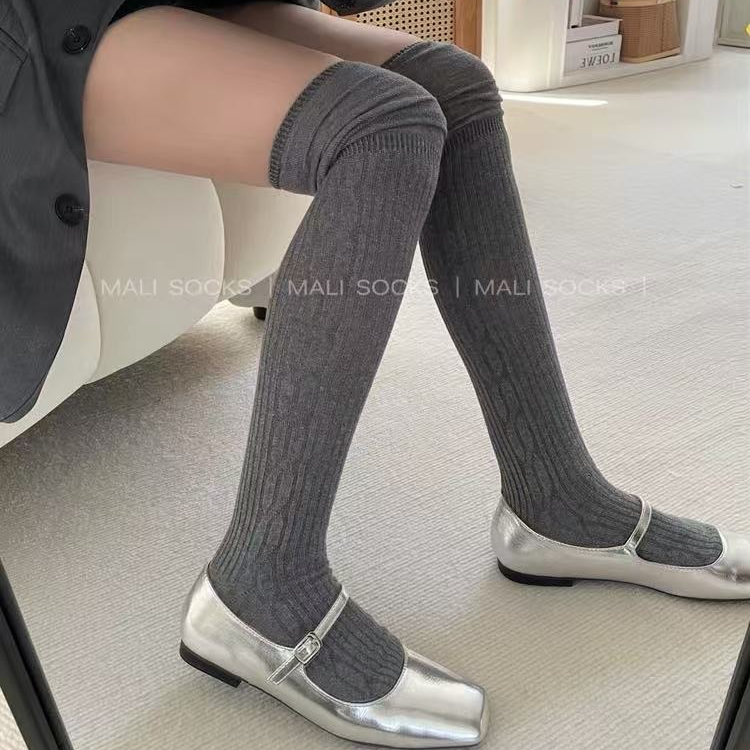 真的很爱精致感的慵懒 冬日麻花过膝长筒袜