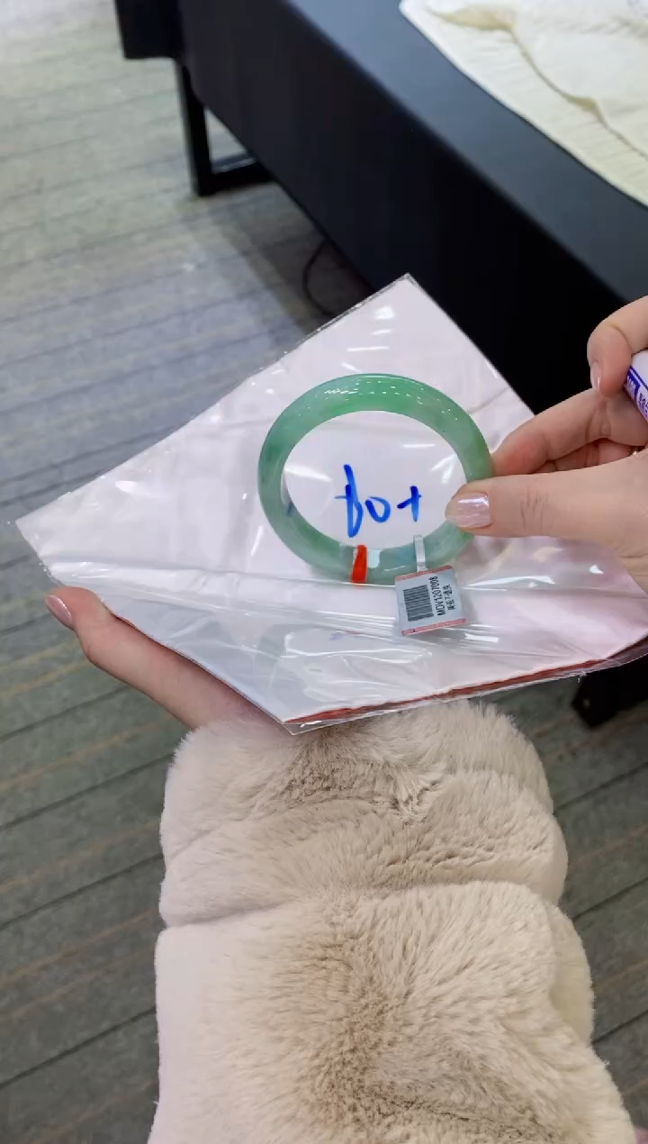 【闪购商品】翡翠手镯未镶嵌               