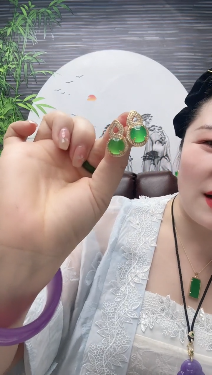 035号满绿豪镶耳钉