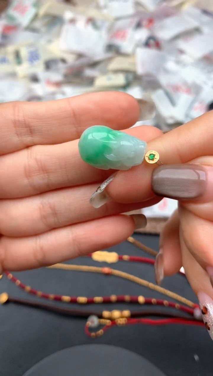 18K金镶嵌挂件翡翠一