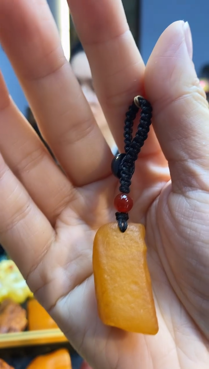 琥珀颈饰未镶嵌吊坠