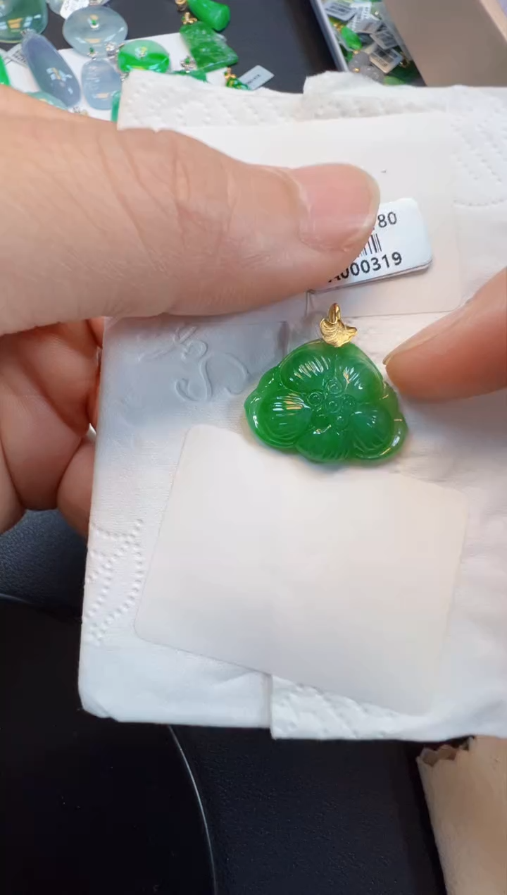 【闪购商品】翡翠吊坠(不含链)18K金镶嵌650