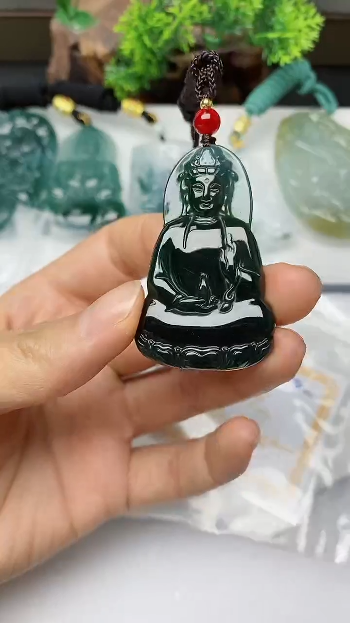 【闪购商品】翡翠颈饰未镶嵌           