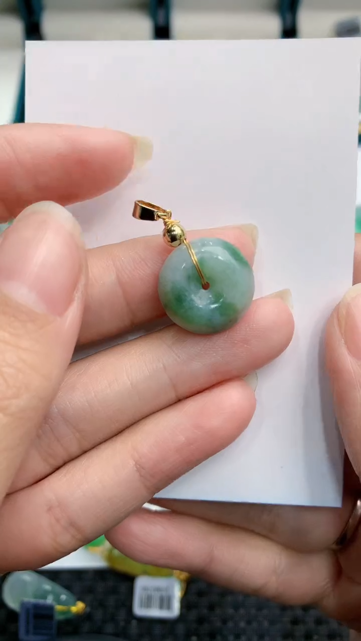 【闪购商品】翡翠颈饰未镶嵌            8