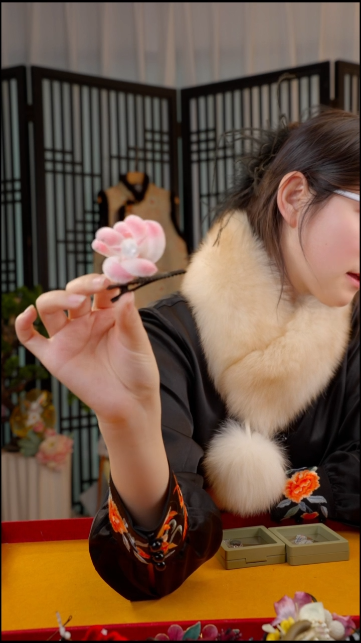 刺绣非遗绒花苏绣饰品