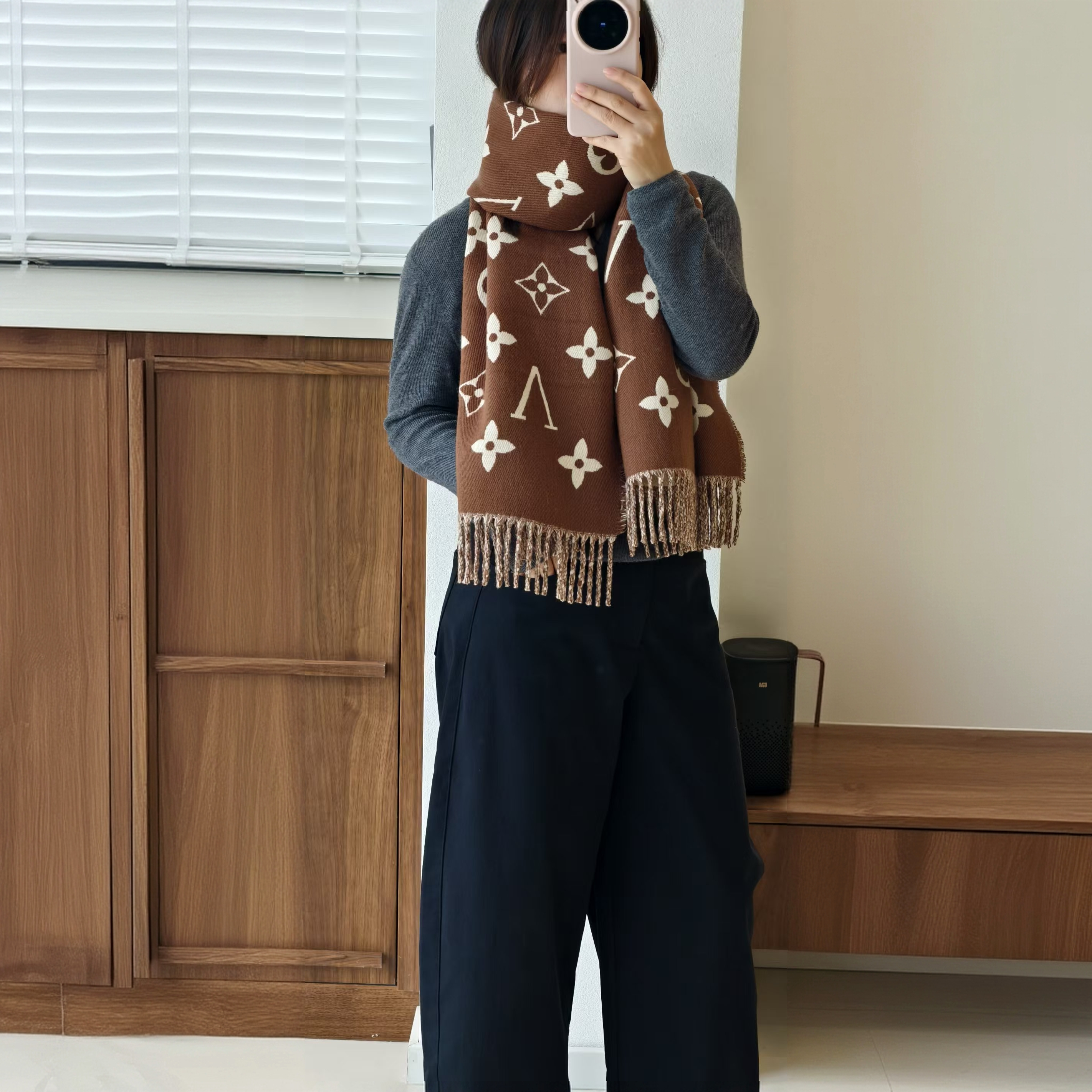 保暖V字母老花经典图案男女通用围巾围脖