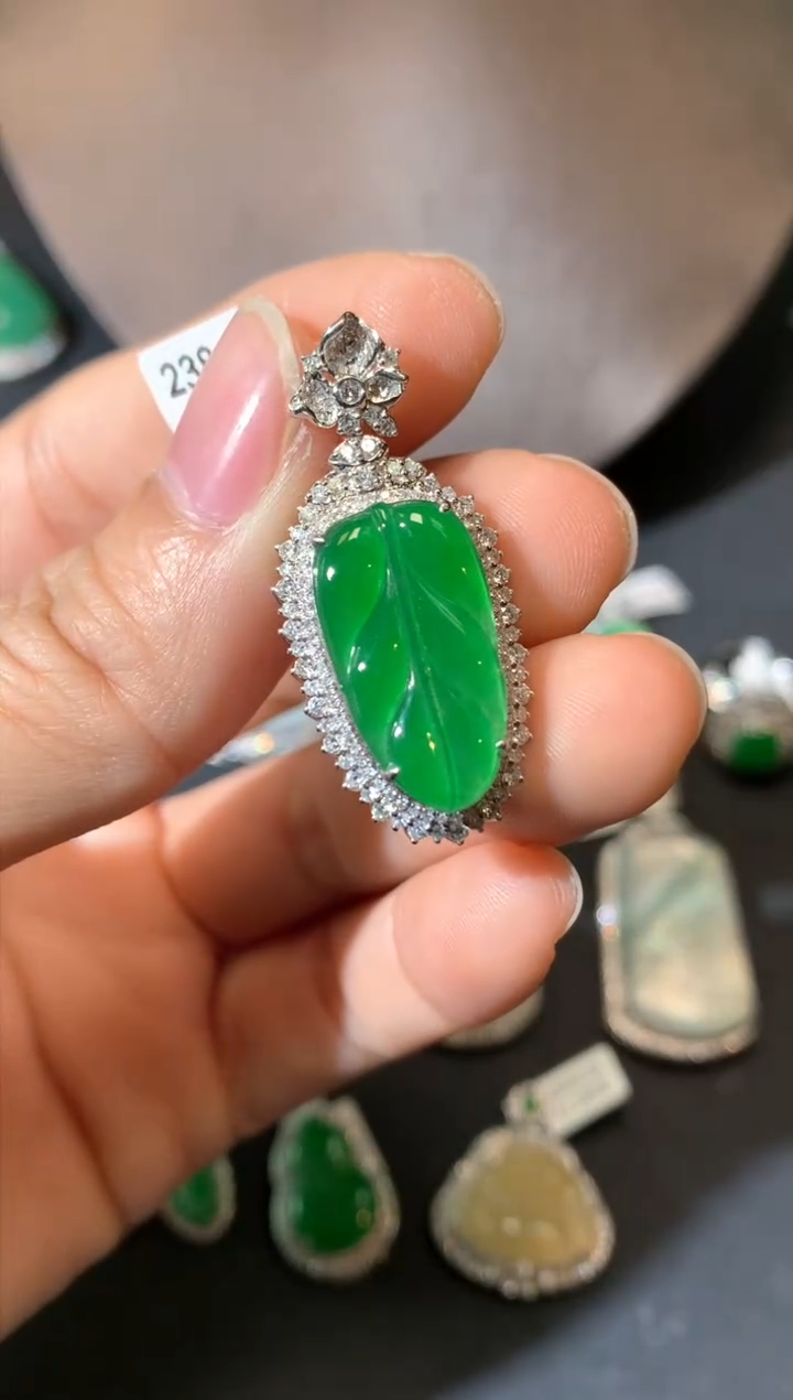 【闪购商品】翡翠吊坠(不含链)18K金镶嵌吊坠