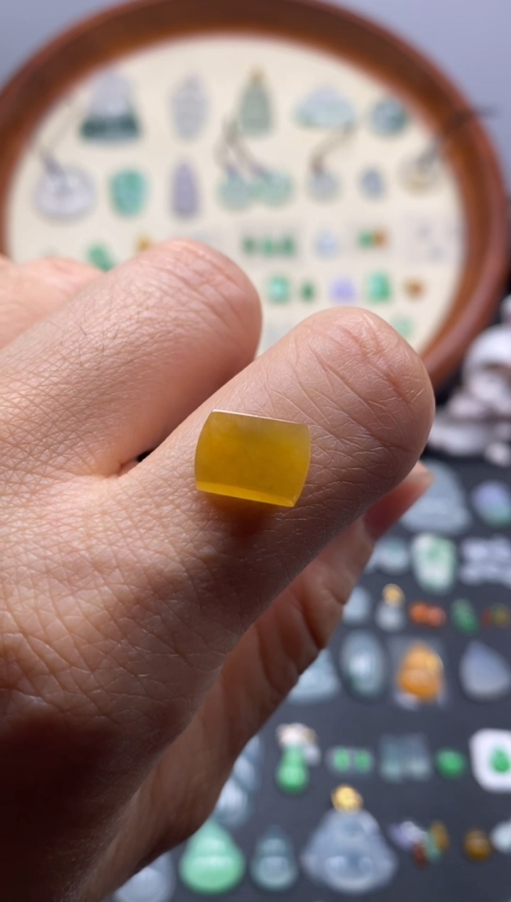 颈饰未镶嵌翡翠冰黄翡马安/芬