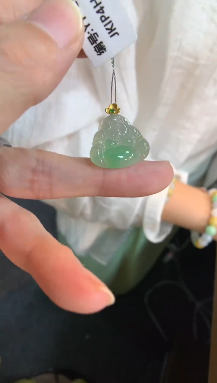 翡翠18K金镶嵌颈饰佛公