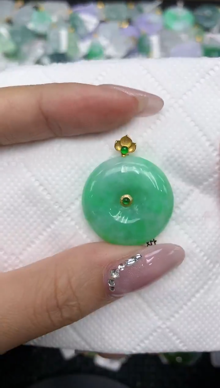 颈饰18K金镶嵌翡翠a货支持复检百元以上9元证书费自理