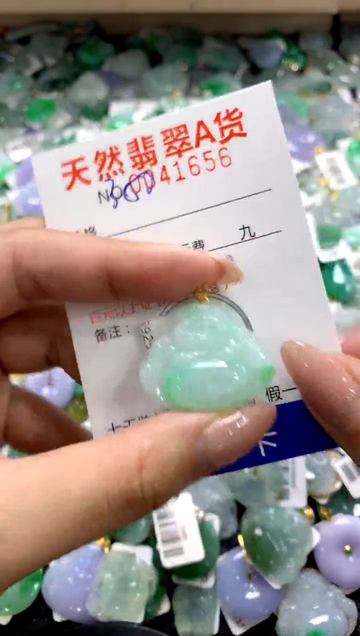 颈饰18K金镶嵌翡翠1111111111111111