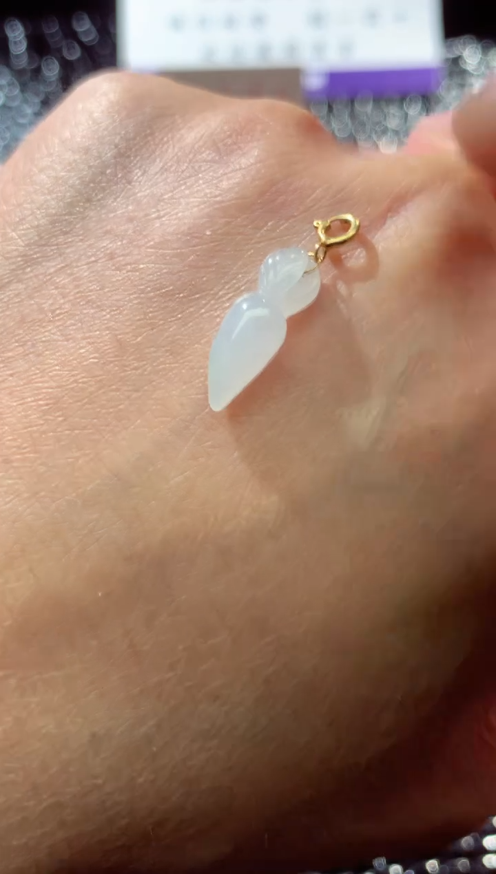 【闪购商品】翡翠颈饰18K金镶嵌萝卜