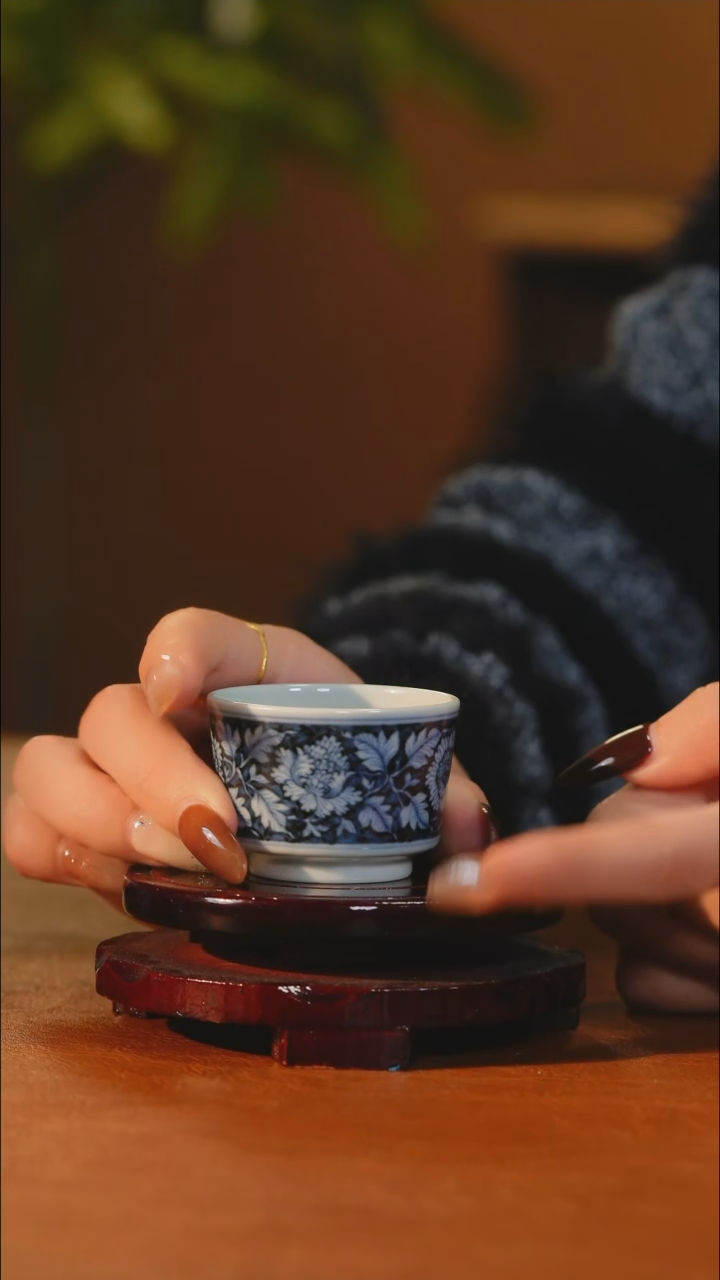 蓝底四相牡丹                             