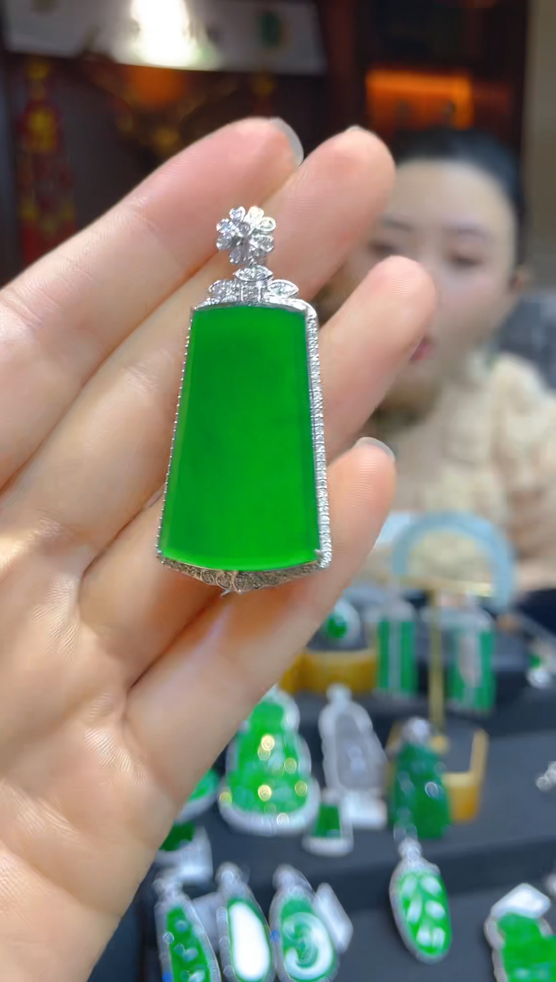 【闪购商品】翡翠颈饰18K金镶嵌117191天然A货翡翠无事牌