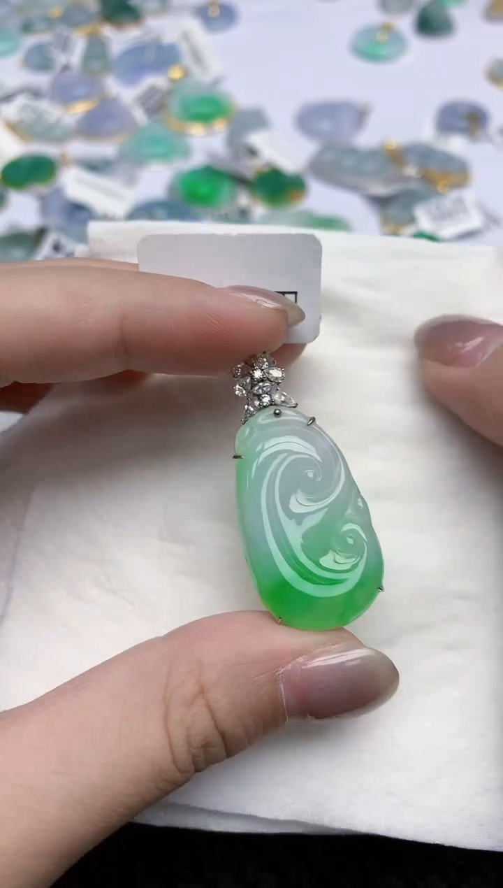 【闪购商品】翡翠颈饰18K金镶嵌天然翡翠A货