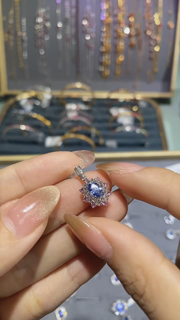 【闪购商品】蓝宝石颈饰18K金镶嵌吊坠