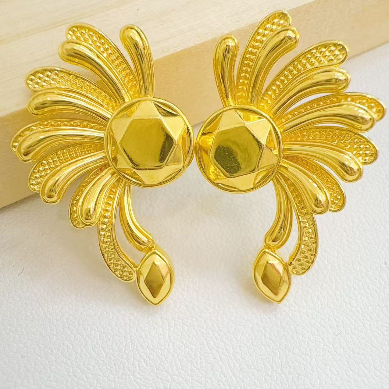 金灵王时尚黄金足金5D无氢工艺烟花耳饰气质优雅