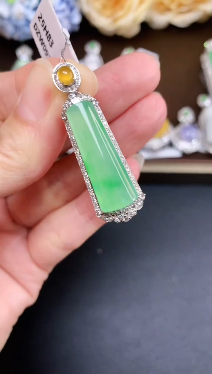 吊坠(不含链)18K金镶嵌翡翠156|