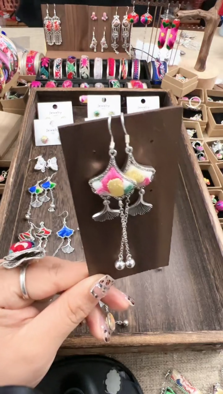 【闪购商品】织绣民族风老绣饰品101