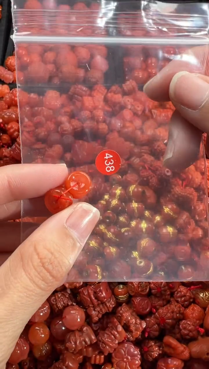 南红玛瑙未镶嵌颈饰1