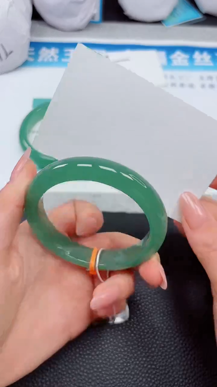 【闪购商品】石英质玉手镯未镶嵌444