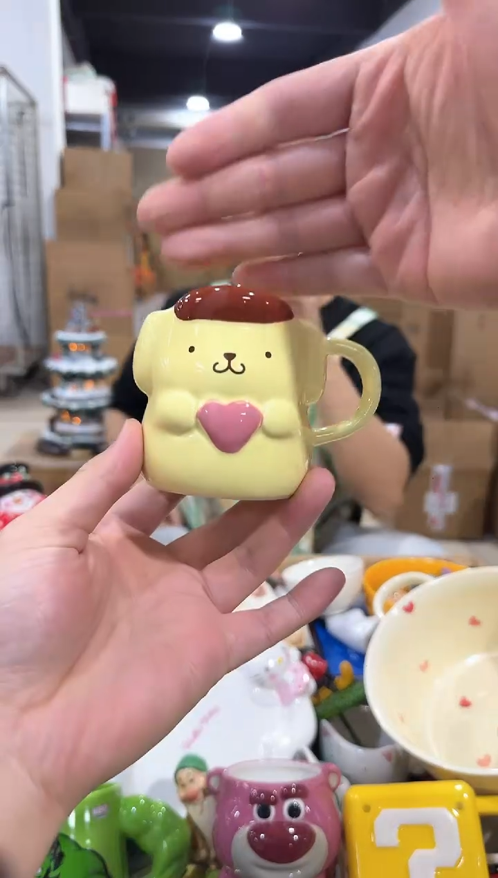 瓷片布丁狗抱爱心一口杯 微瑕