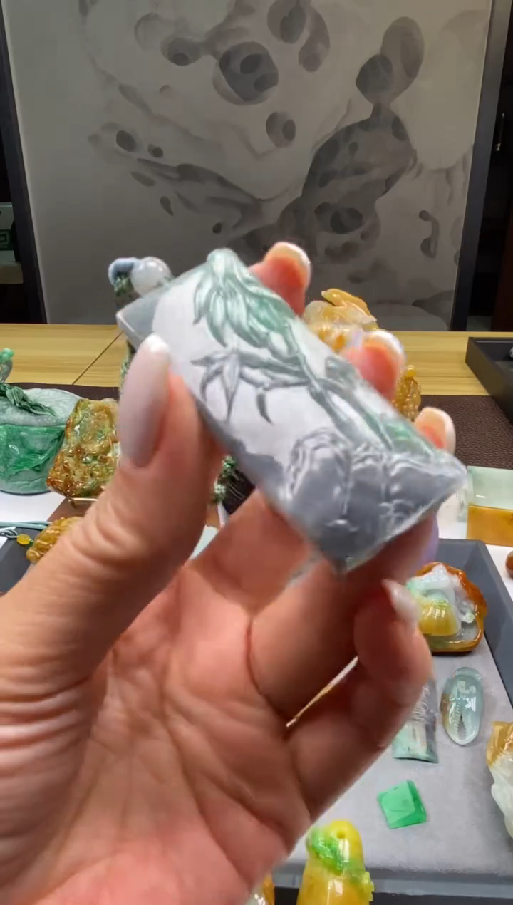 颈饰未镶嵌翡翠翡翠冰乌鸡带色竹节