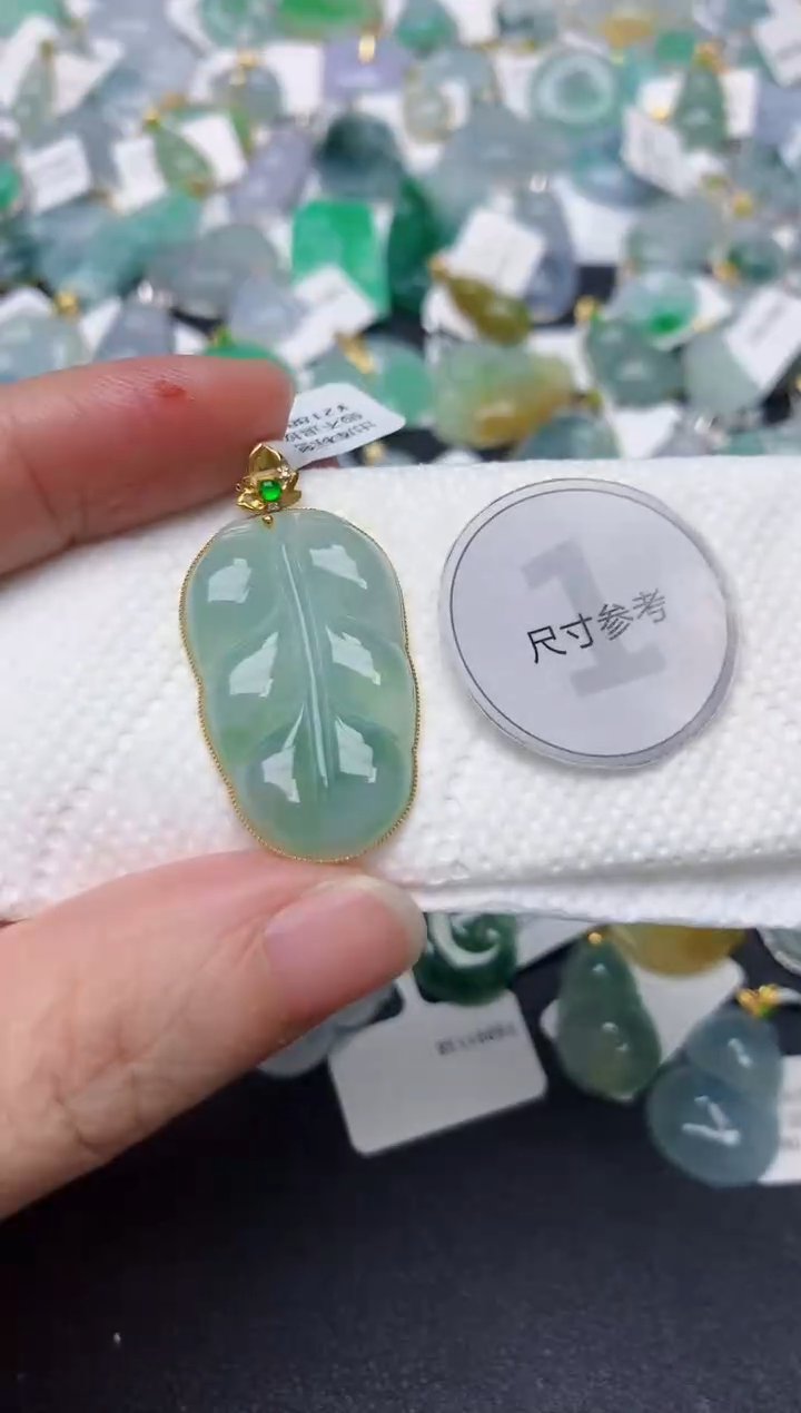 颈饰18K金镶嵌翡翠天然缅甸A货翡翠
