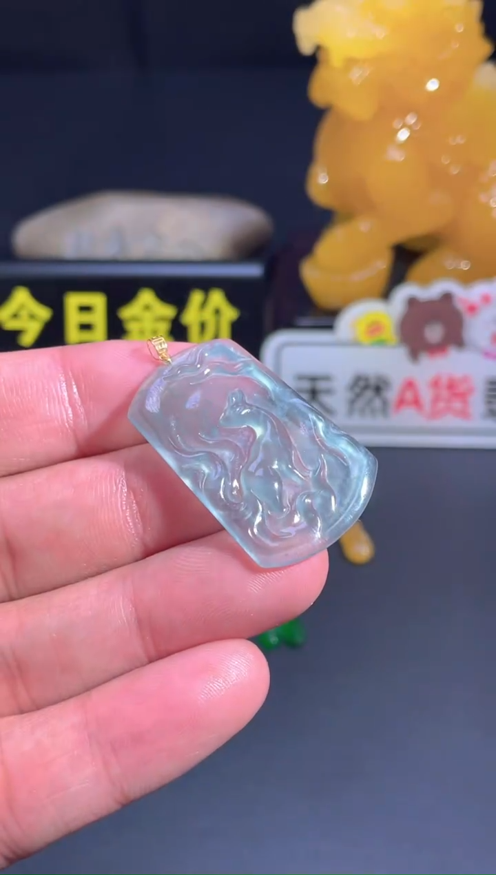 翡翠18K金镶嵌颈饰