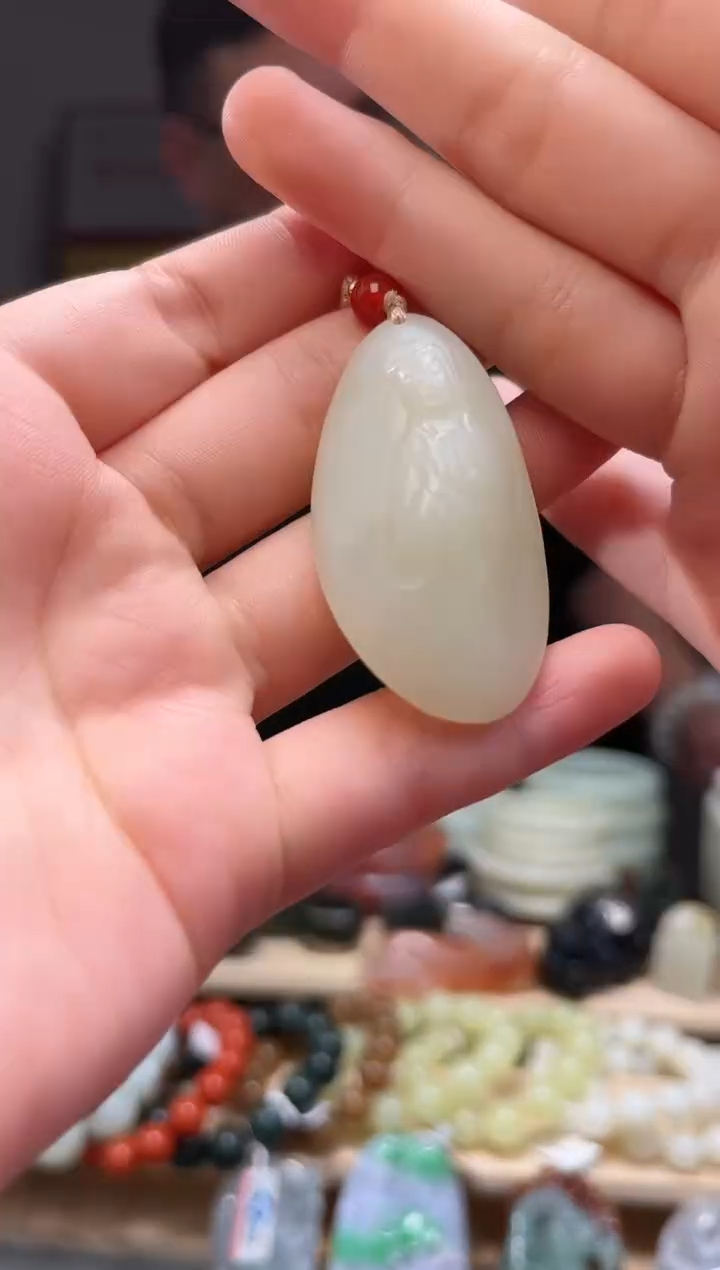 颈饰未镶嵌和田玉吊坠