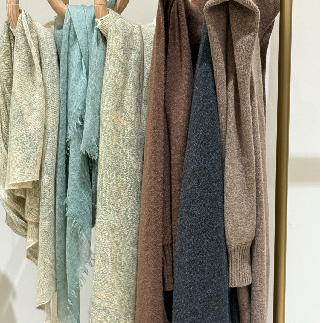 11-40百纯羊绒轻柔款围巾披肩
