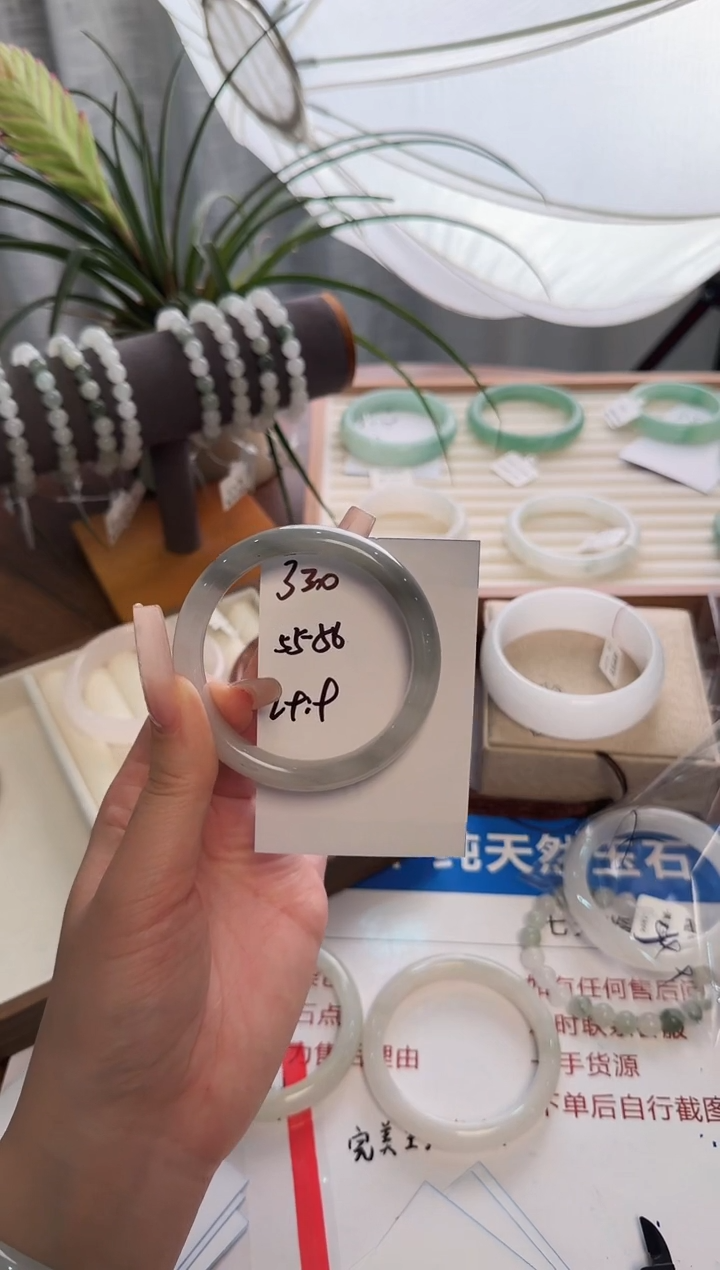 未镶嵌手镯石英质玉330/55/56