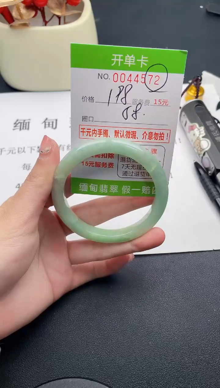 【闪购商品】72女王丽致优雅手镯时尚百搭