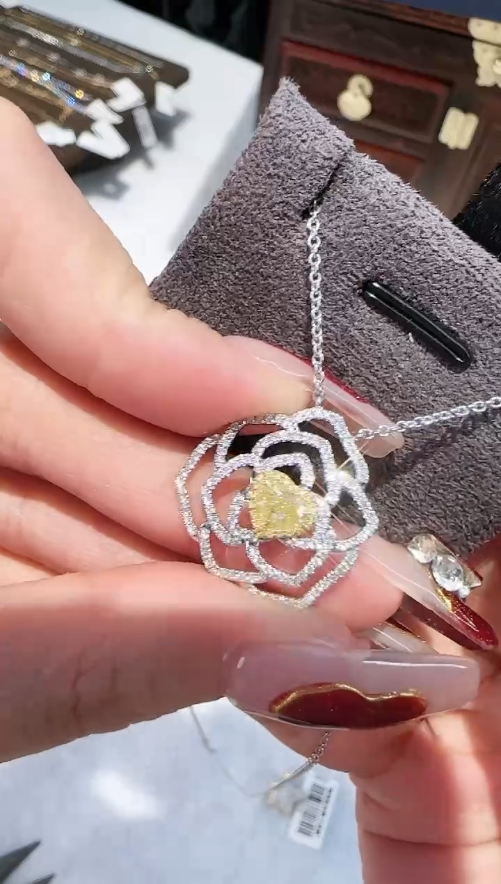 【闪购商品】钻石颈饰18K金镶嵌黄钻项链