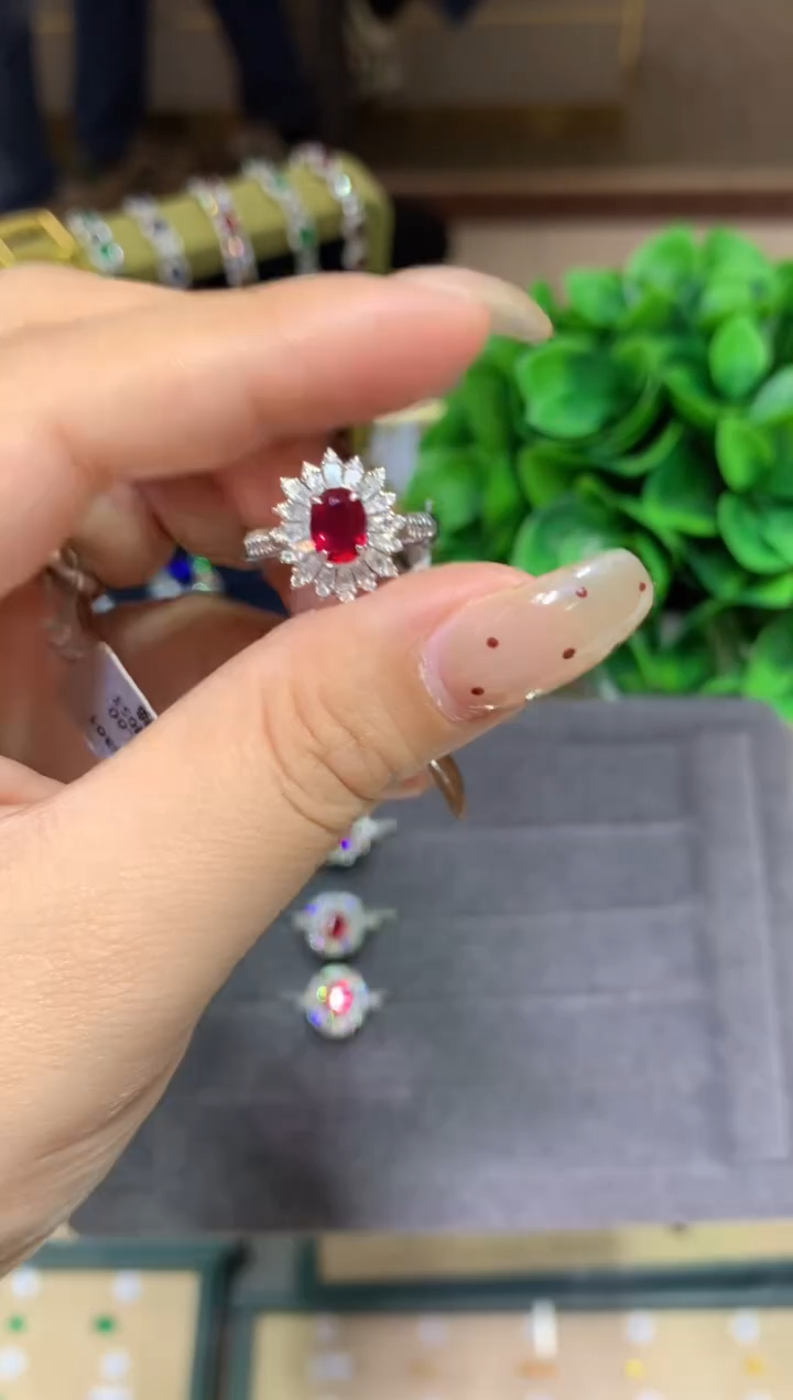 18K金镶嵌戒指红宝石1.4ct