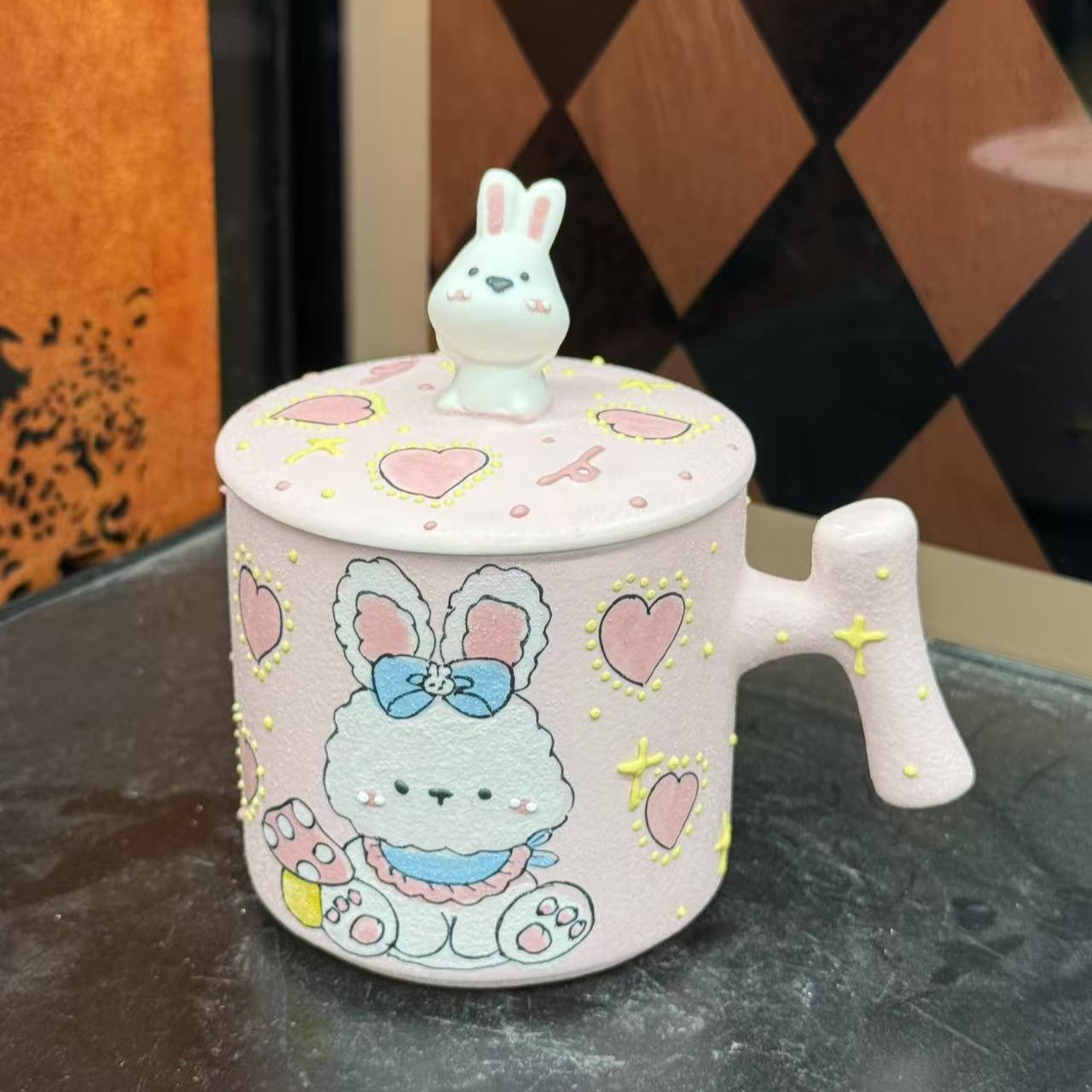 编号678陶瓷手绘岩彩兔子手把杯盖