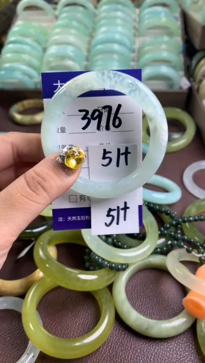 【闪购商品】蛇纹石玉手镯未镶嵌3876