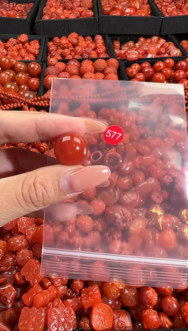 南红玛瑙未镶嵌颈饰1