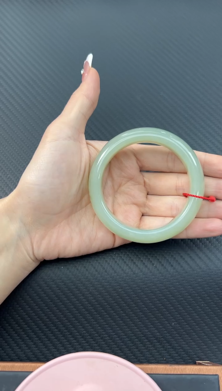 【闪购商品】和田玉手镯未镶嵌且末微色差近矿56手镯