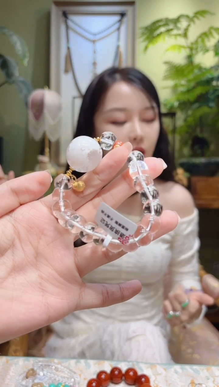 【闪购商品】水晶手串18K金镶嵌雪花幽灵顶珠大肠白水晶手串