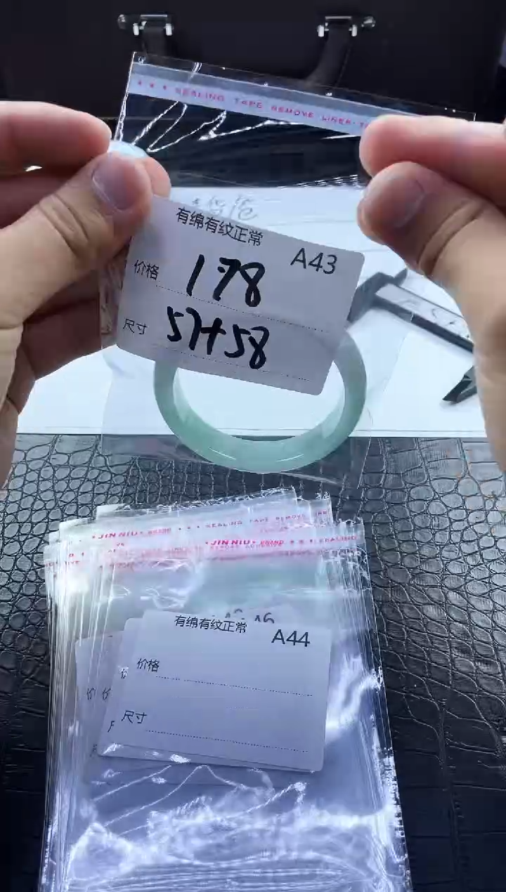 时尚冰透女款精美美人镯A43