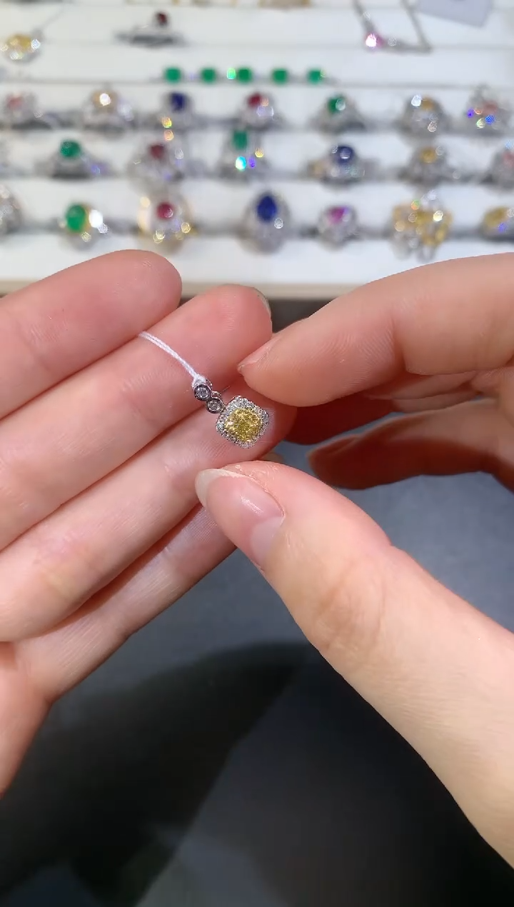 【闪购商品】钻石吊坠18K金镶嵌Z42|2280