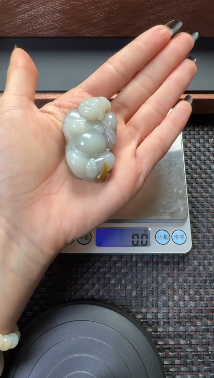 吊坠(赠链)未镶嵌和田玉且末金山糖白佛公吊坠