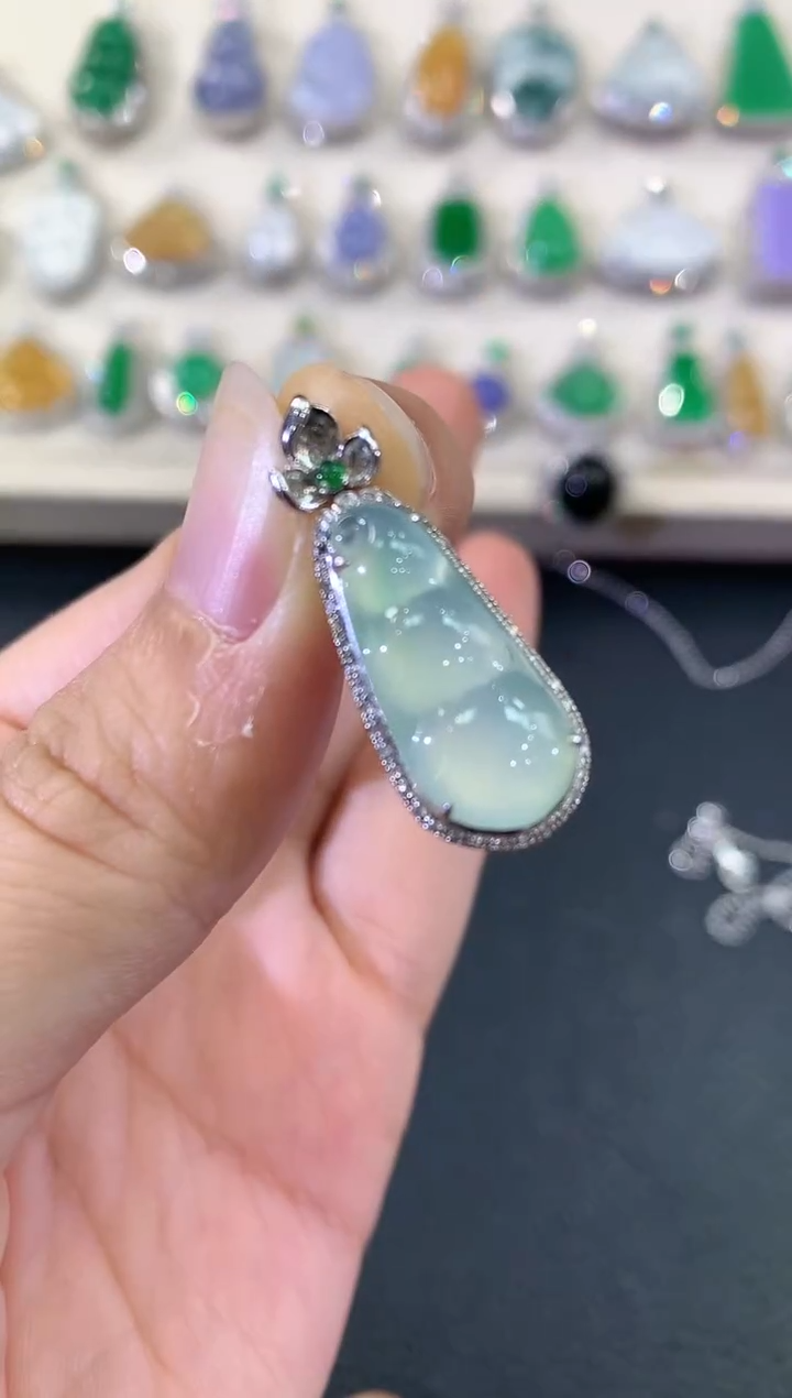 【闪购商品】翡翠吊坠(不含链)18K金镶嵌B99