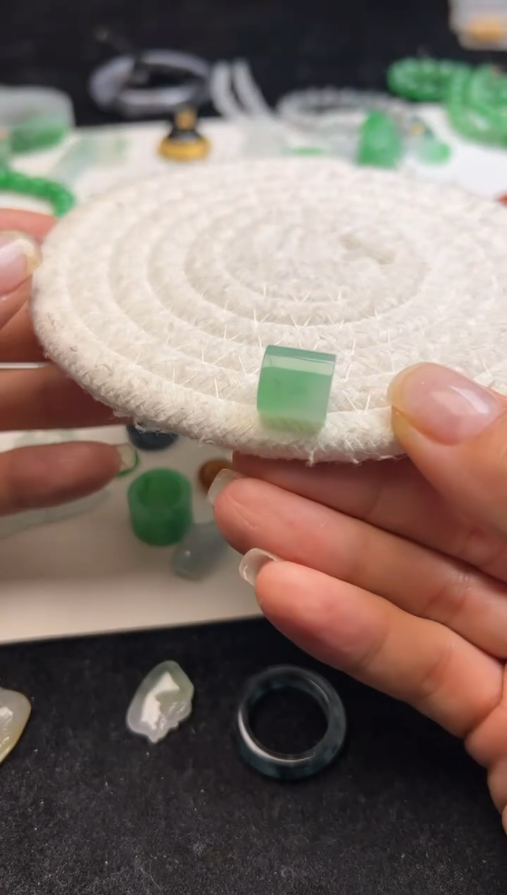 未镶嵌定制翡翠绿桶珠2500