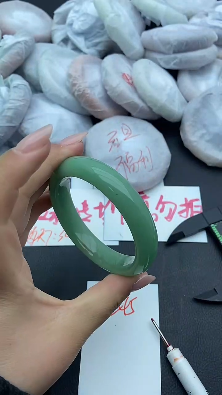 未镶嵌手镯石英质玉瑕疵245+60/61