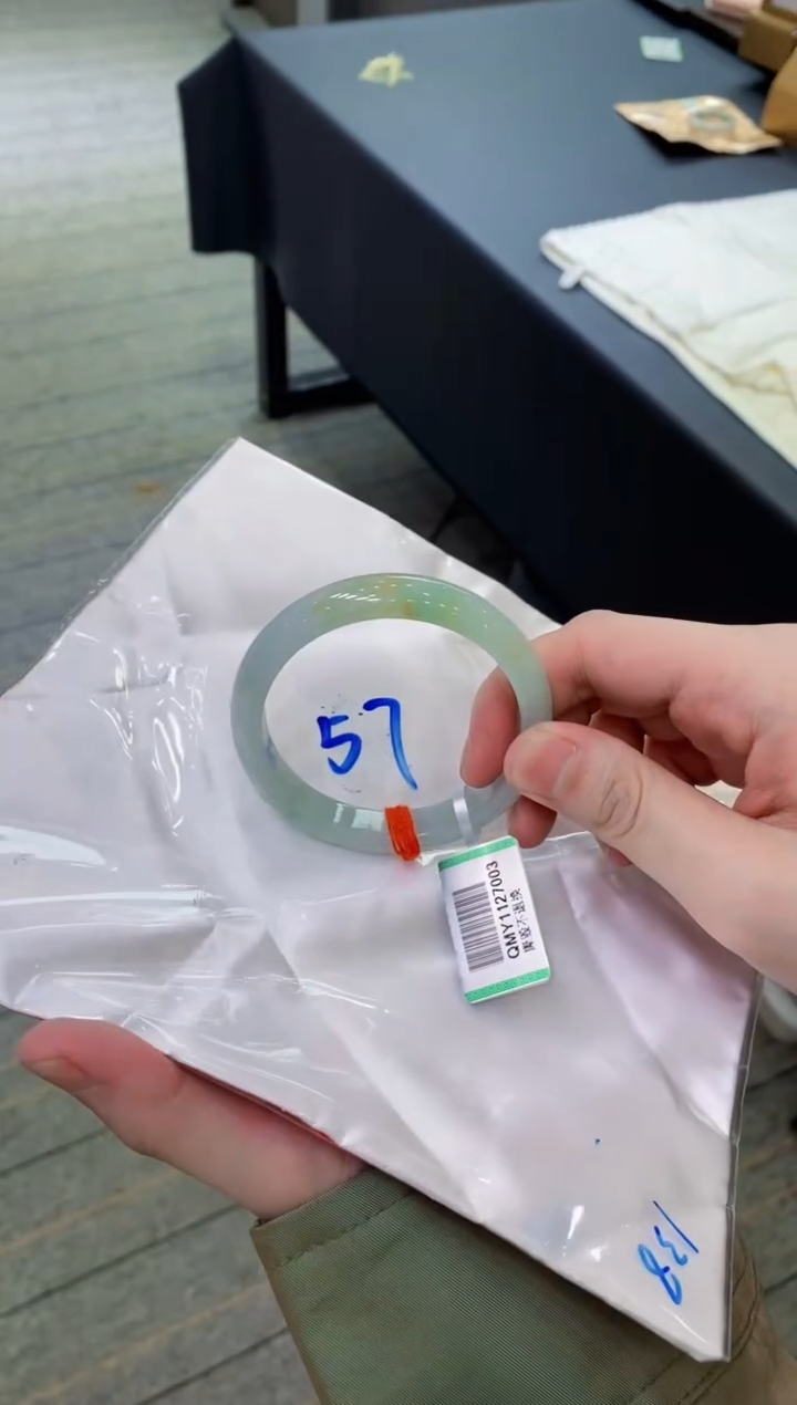 【闪购商品】翡翠手镯未镶嵌              