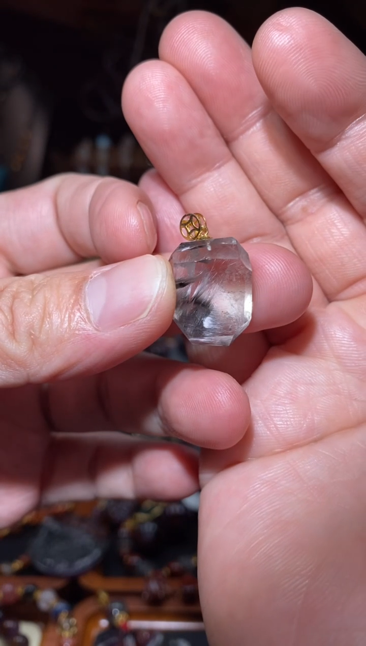 【闪购商品】水晶吊坠18K金镶嵌黑银钛