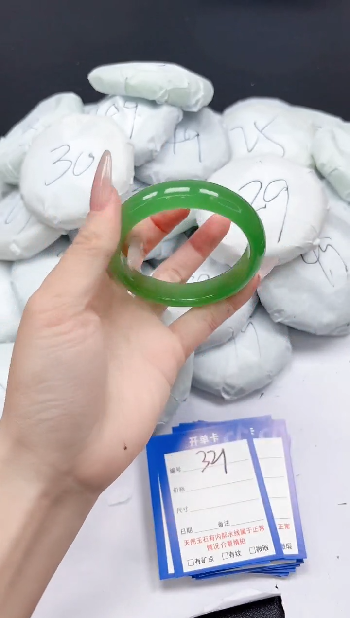 未镶嵌手镯石英质玉321/56