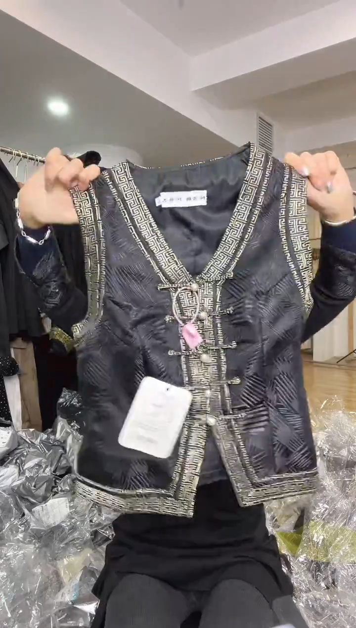 马甲       M码       80-105斤